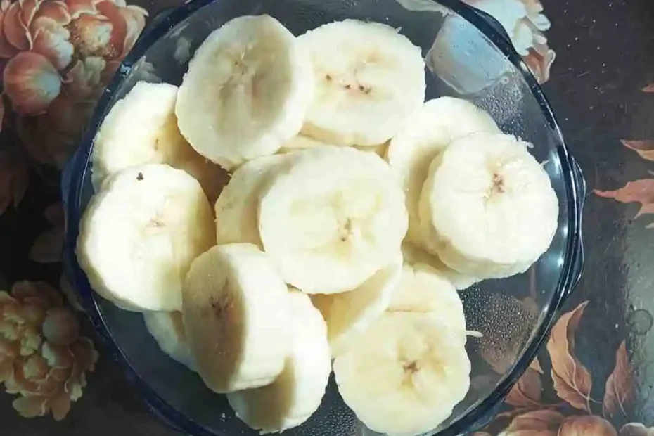 Sliced bananas in a bowl showing Eating Banana at Night Benefits and Side Effects.